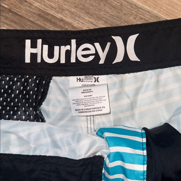 Hurley Black and Blue Board Shorts Sz L - Picture 2 of 4